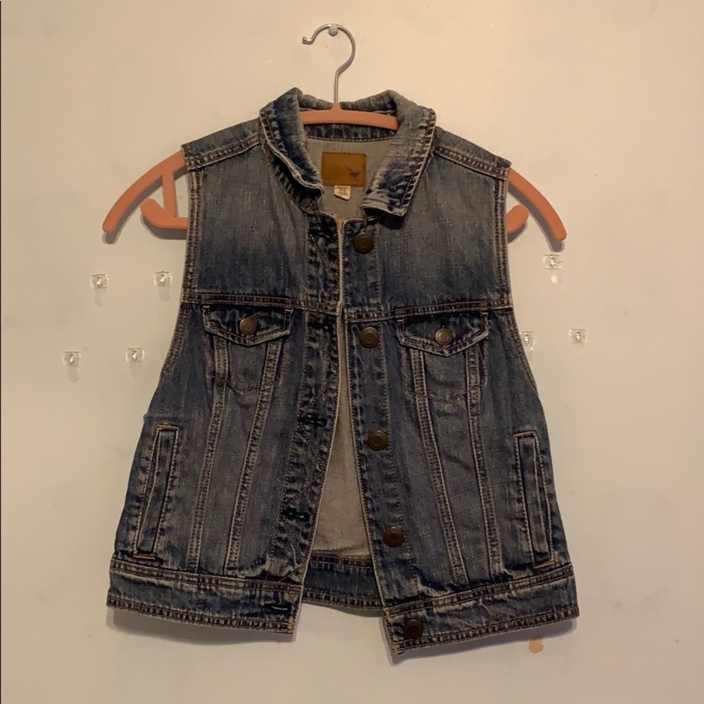Women’s Medium Sleeveless Jean Jacket AE